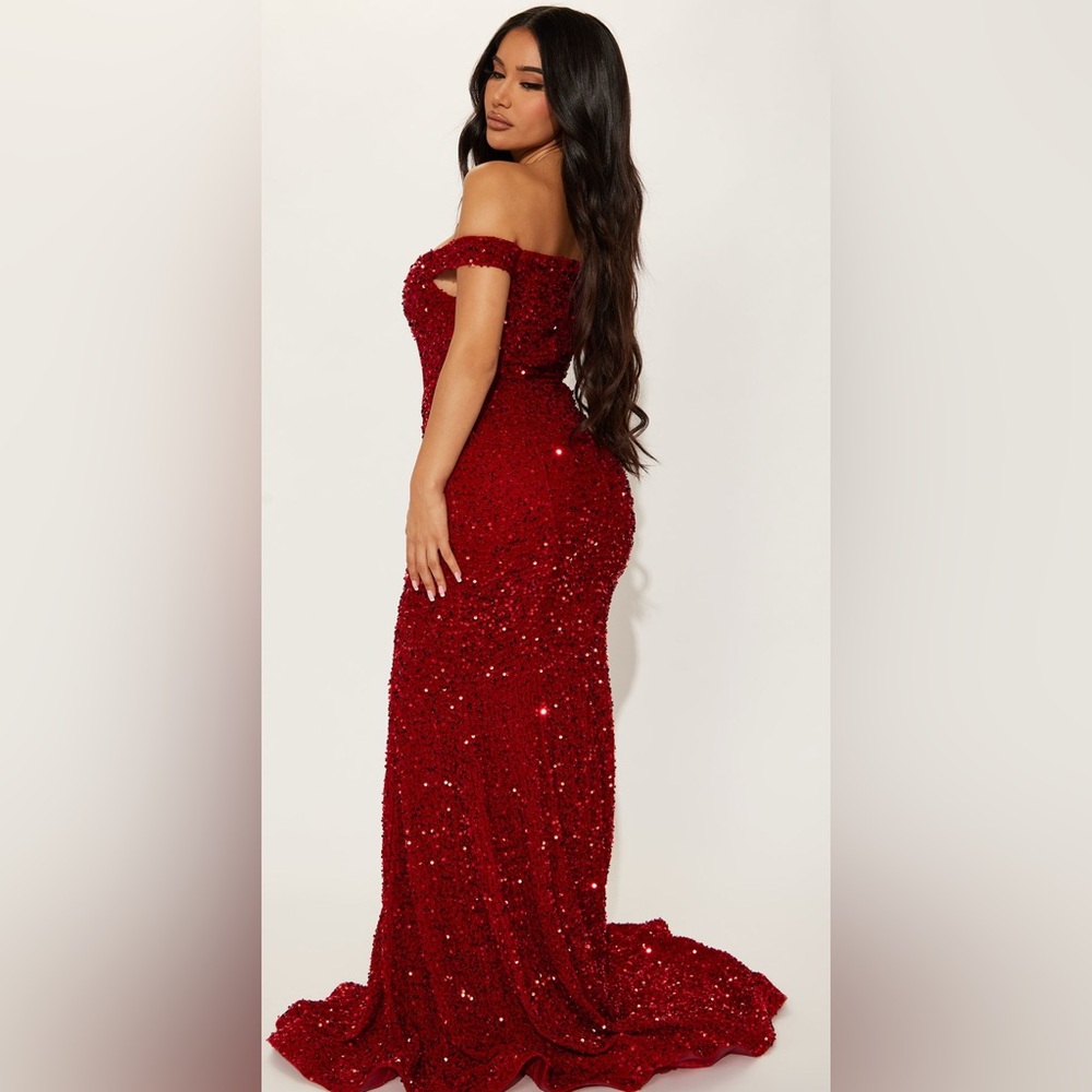 Elegant Red Sequin Off-Shoulder Gown - Picture 2 of 7